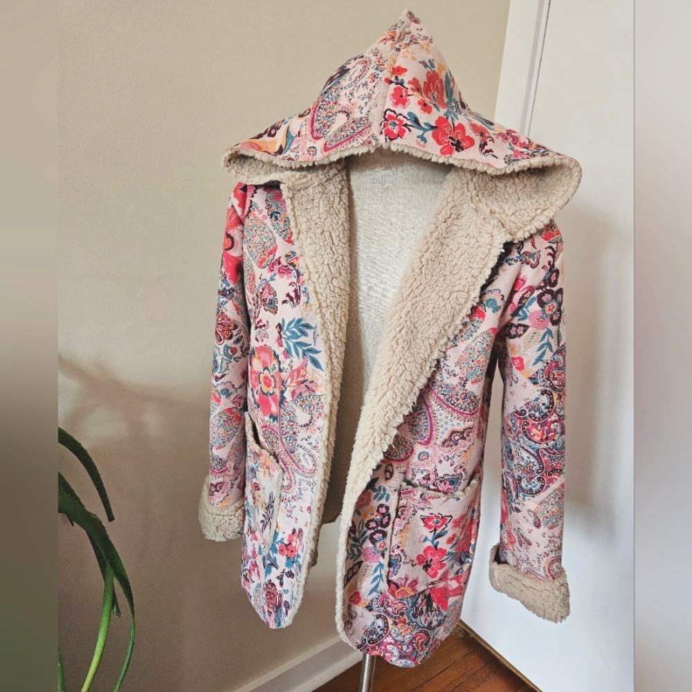 NWT Floral Hooded Jacket with Sherpa Lining - Picture 4 of 12
